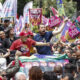 El presidente de Brasil, Luiz Inácio Lula da Silva (i), acompaña a su candidato a la Alcaldía de São Paulo, el diputado Guilherme Boulos (c), este sábado durante un recorrido por las calles de São Paulo (Brasil). EFE/ Sebastiao Moreira