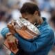 Foto de archivo de Rafael Nadal con el trofeo de Roland Garros después de ganar su undécimo título del Abierto de Francia contra el austríaco Dominic Thiem, el 10 de junio de 2018. EFE/EPA/CHRISTOPHE PETIT TESSON *** Título local *** 54398713