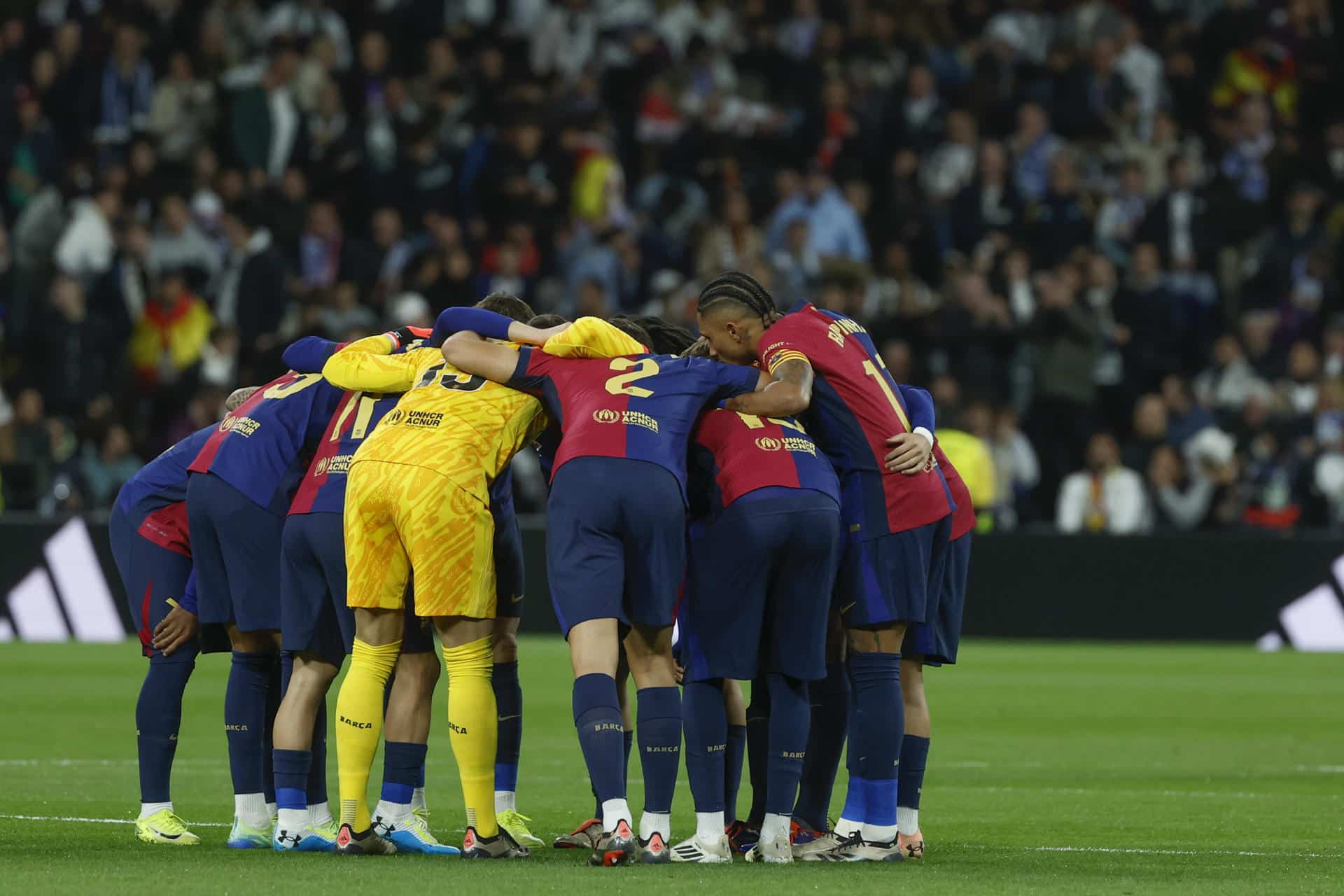 a Comisión Permanente de la Comisión Antiviolencia revisa los vídeos e imágenes de los incidentes durante la celebración del gol de Lamine Yamal para el Barcelona en el clásico de la undécima jornada de Liga, así como de los insultos contra jugadores azulgranas durante el calentamiento (en la imagen de archivo), para depurar las responsabilidades pertinentes. EFE/ Juanjo Martín/ARCHIVO