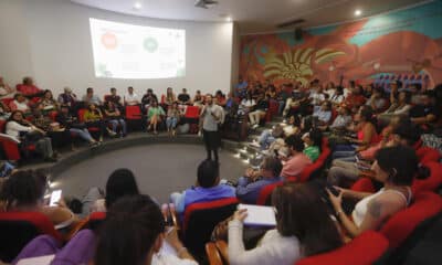 Francisco Daza, coordinador de la línea de Paz Territorial y Derechos Humanos, habla durante la presentación de un informe, este miércoles en Cali (Colombia). Después de que 2023 fuera el año más mortífero desde que se tienen datos para los defensores ambientales en Colombia, cuando fueron asesinados 81, los datos recopilados en lo que va de año indican una tendencia a la disminución, según un informe de la Fundación Paz y Reconciliación (Pares) presentado este miércoles en la COP16. EFE/ Ernesto Guzmán