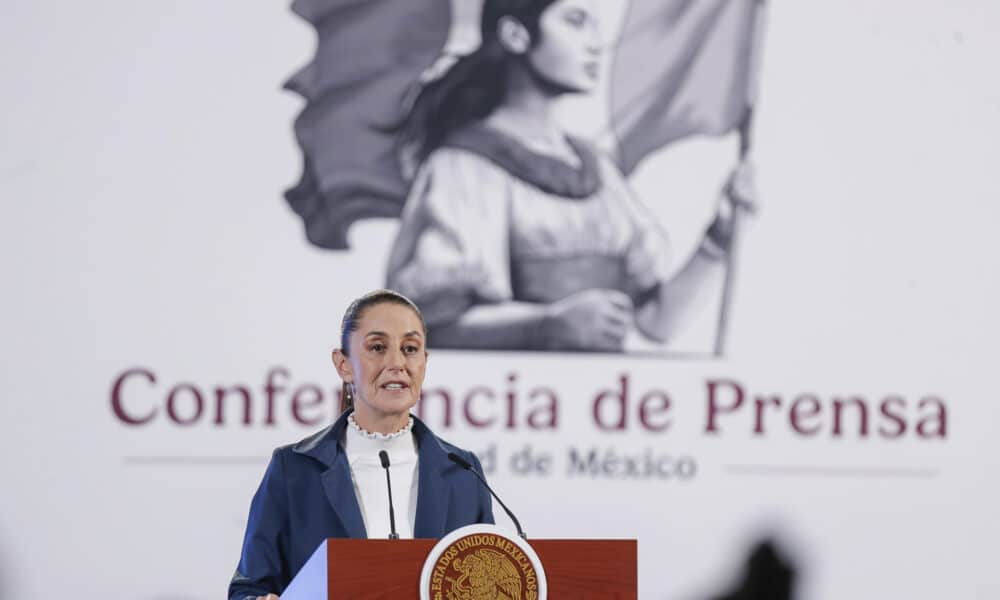 La presidenta de México, Claudia Sheinbaum, habla durante una rueda de prensa este jueves en Palacio Nacional, de la Ciudad de México (México). EFE/ Isaac Esquivel