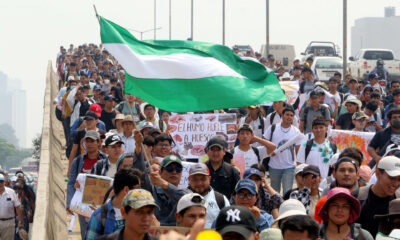 Fotografía de archivo de manifestantes que protestan en contra de lo que consideran un "desastre ecológico" debido a los incendios forestales en Bolivia. EFE/ Juan Carlos Torrejon