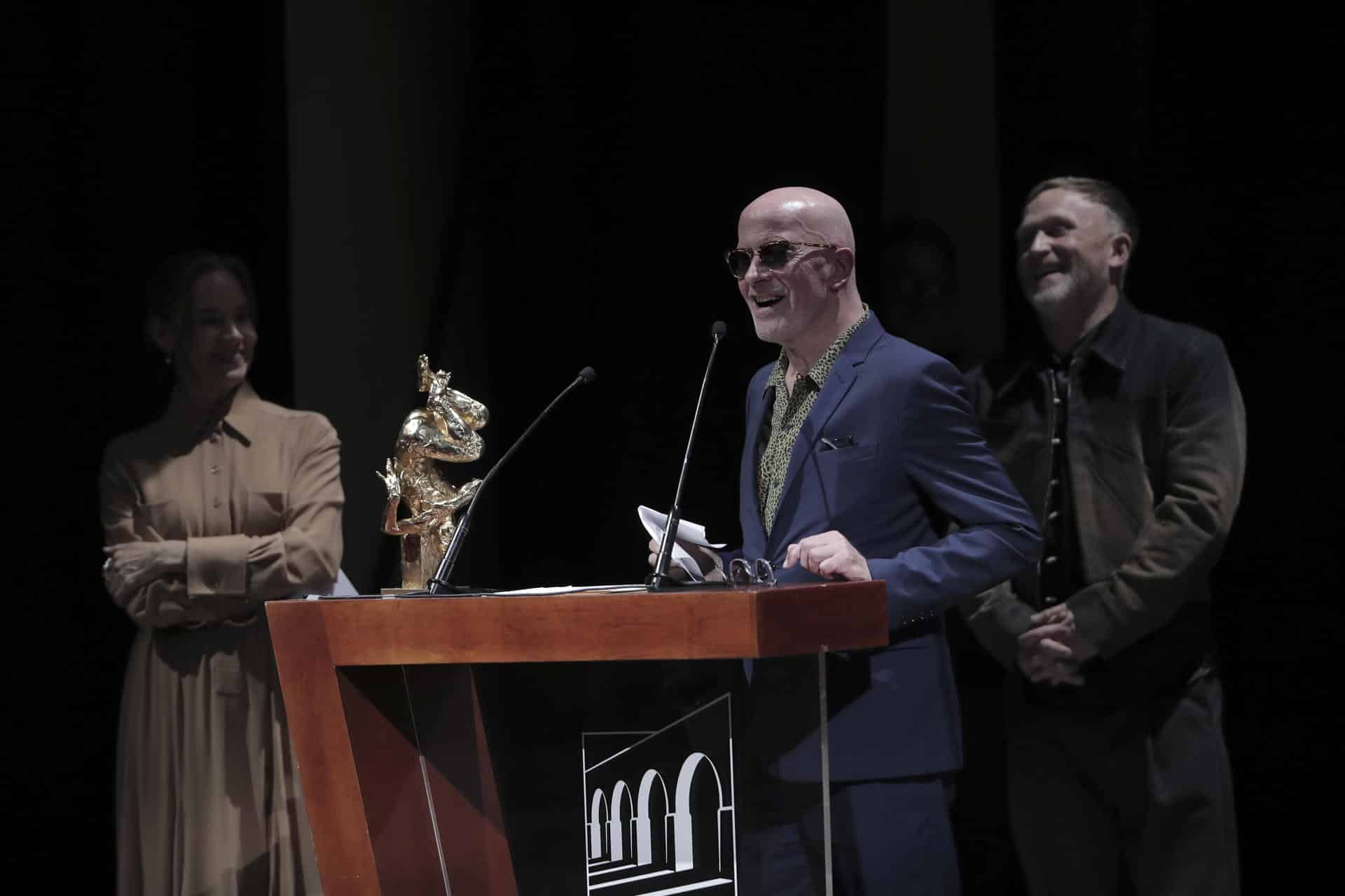 El director de la película Emilia Pérez, Jacques Audiard, habla durante la inauguración del Festival Internacional de Cine de Morelia, este viernes en el estado de Michoacán (México). EFE/Iván Villanueva