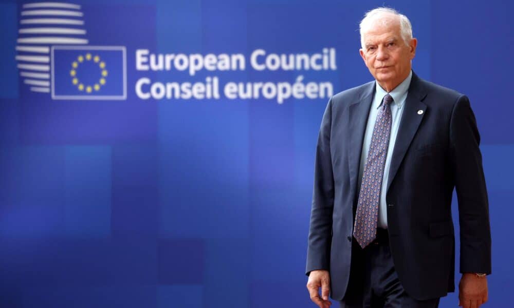 El alto representante de la Unión Europea para Asuntos Exteriores, Josep Borrell, llega a la cumbre del Consejo Europeo en Bruselas, el 17 de octubre de 2024. EFE/EPA/CHRISTOPHER NEUNDORF