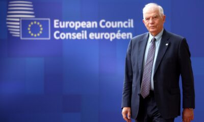 El alto representante de la Unión Europea para Asuntos Exteriores, Josep Borrell, llega a la cumbre del Consejo Europeo en Bruselas, el 17 de octubre de 2024. EFE/EPA/CHRISTOPHER NEUNDORF