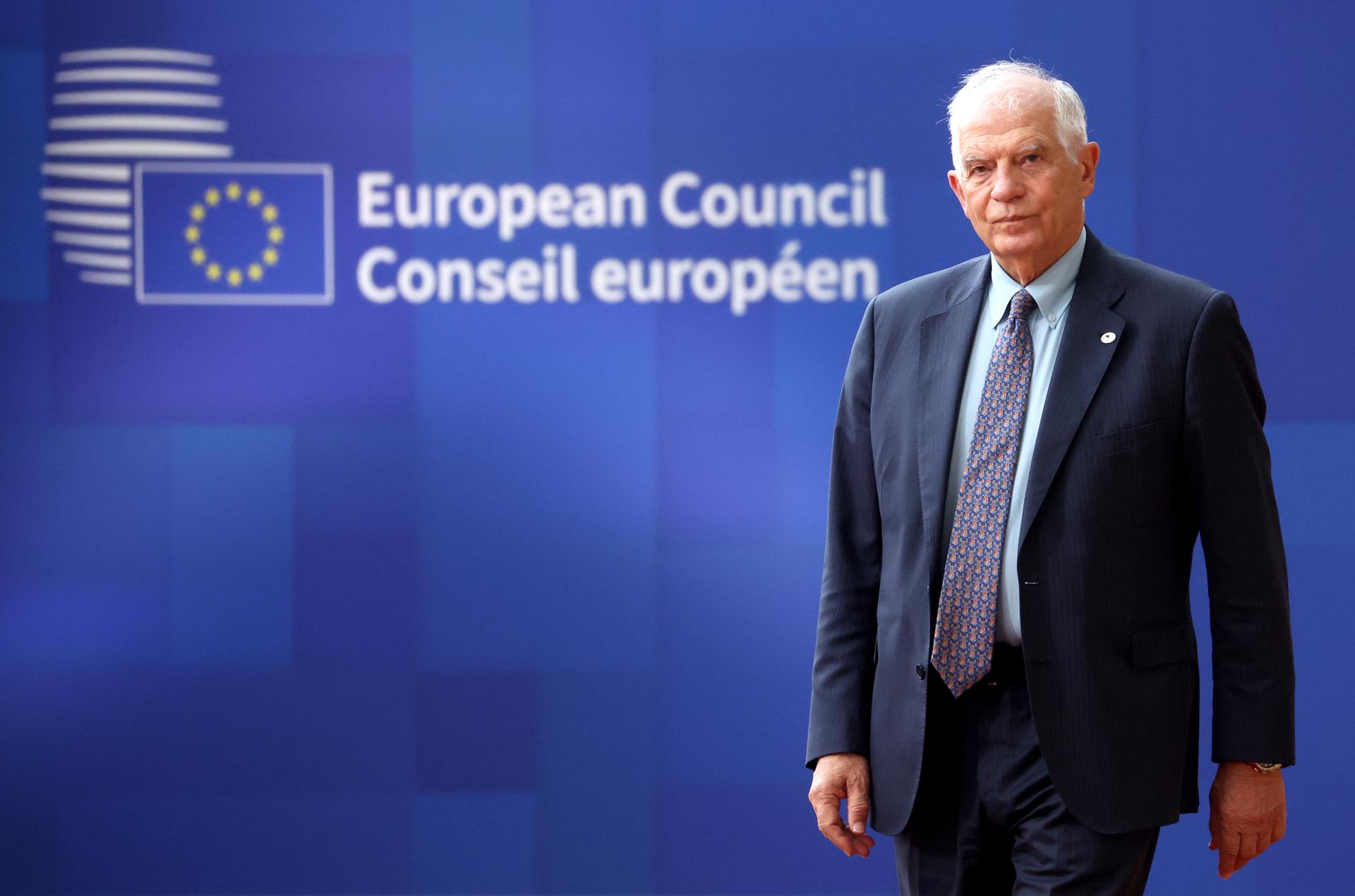 El alto representante de la Unión Europea para Asuntos Exteriores, Josep Borrell, llega a la cumbre del Consejo Europeo en Bruselas, el 17 de octubre de 2024. EFE/EPA/CHRISTOPHER NEUNDORF