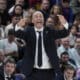 El entrenador del Barcelona, Joan Peñarroya, durante el partido de la cuarta jornada de la Liga Endesa de baloncesto que Barcelona y Baskonia disputan este domingo en el Palau Blaugrana. EFE/Alejandro García