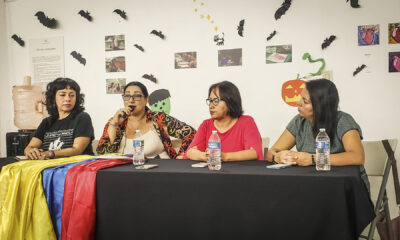 La activista Paola Morales (ci) habla durante una rueda de prensa, este jueves en la ciudad de Tijuana (México). EFE/Joebeth Terríquez