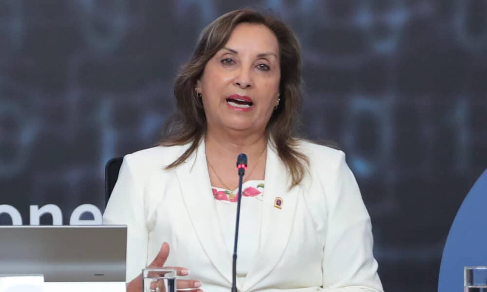 La presidenta de Perú, Dina Boluarte, habla en la inauguración del cuadragésimo periodo de sesiones de la Cepal este miércoles, en Lima (Perú). EFE/ Paolo Aguilar