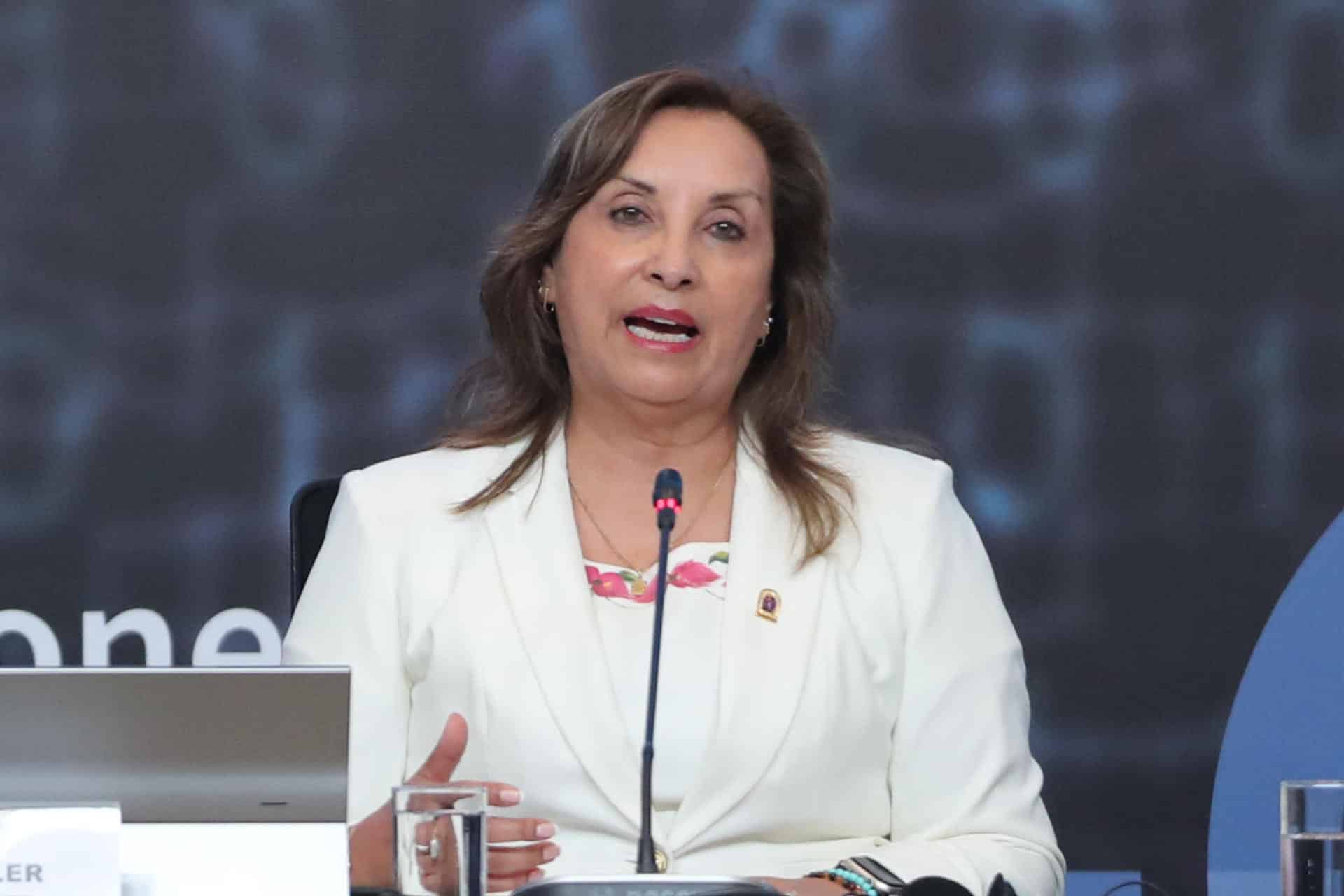 La presidenta de Perú, Dina Boluarte, habla en la inauguración del cuadragésimo periodo de sesiones de la Cepal este miércoles, en Lima (Perú). EFE/ Paolo Aguilar