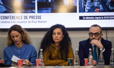 Lamya Essemlali (C) presidenta de la organización Sea Shepherd, durante la rueda de prensa, con el abogado de Watson Rachel Lindon (izda) y William Julie (dcha) en París, Francia. EFE/EPA/CHRISTOPHE PETIT TESSON