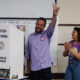 El progresista Guilherme Boulos, candidato apoyado por el presidente brasileño, Luiz Inácio Lula da Silva, en las elecciones municipales de São Paulo, votó este domingo 6 de octubre en el CEU del barrio de Campo Limpo, en la ciudad de São Paulo (Brasil). EFE/ Isaac Fontana