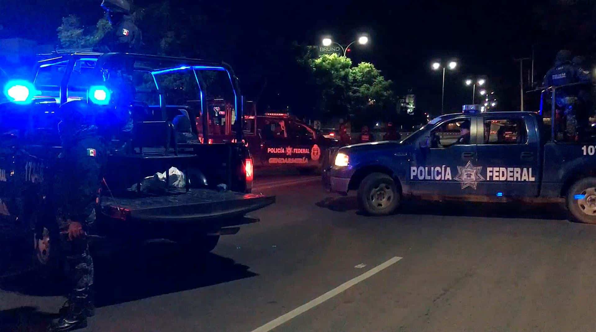 Fotografía de archivo de Policías Federales resguardando la zona donde se presentó un tiroteo en Querétaro. EFE/Sergio Adrian Ángeles/MEJOR CALIDAD DISPONIBLE[MEJOR CALIDAD DISPONIBLE]