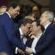 Rafael Nadal (i) saluda al presidente del Real Madrid, Florentino Pérez, en el palco del estadio Santiago Bernabéu. EFE/ Juan Carlos Hidalgo