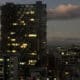 Fotografía de archivo del atardecer en el centro financiero del norte de Quito, en Ecuador, país que padece de una crisis energética. EFE/ Fernando Gimeno