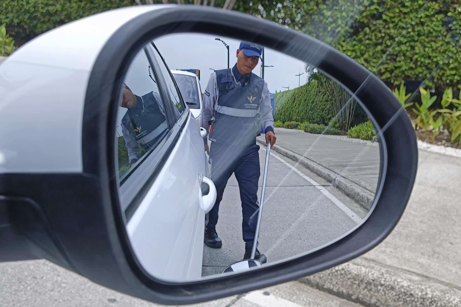 Fotografía de archivo de un guarda de seguridad ecuatoriano durante un operativo. EFE/ Carlos Durán Araújo/MÁXIMA CALIDAD