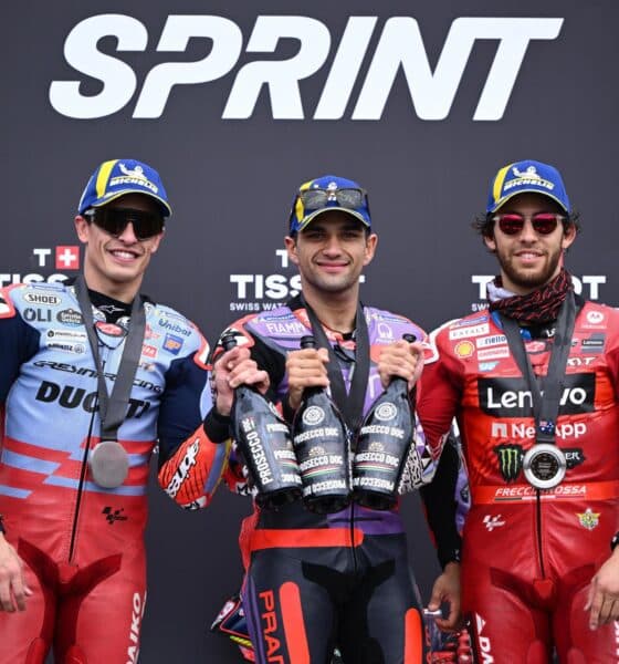 (Izq-dch) Marc Marquez, segundo clasificado, Jorge Martín, ganador, y Enea Bastianini, tercero, tras la carrera sprint del Gran Premio de Australia de MotoGP. EFE/EPA/JOEL CARRETT AUSTRALIA AND NEW ZEALAND OUT