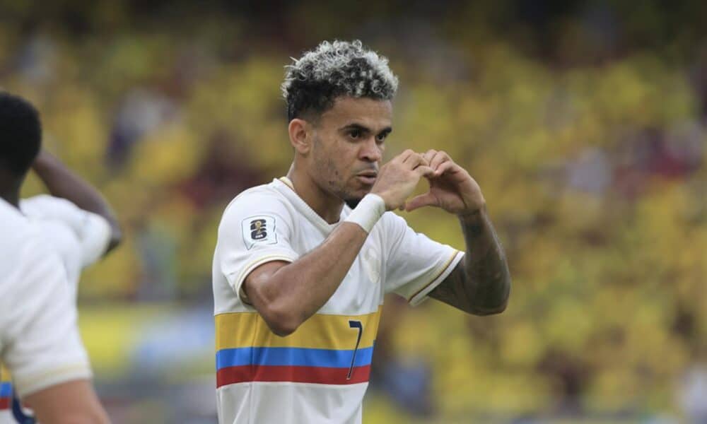 Luis Díaz de Colombia celebra un gol ante Chile en un partido de las eliminatorias sudamericanas para el Mundial 2026. EFE/ Ricardo Maldonado Rozo