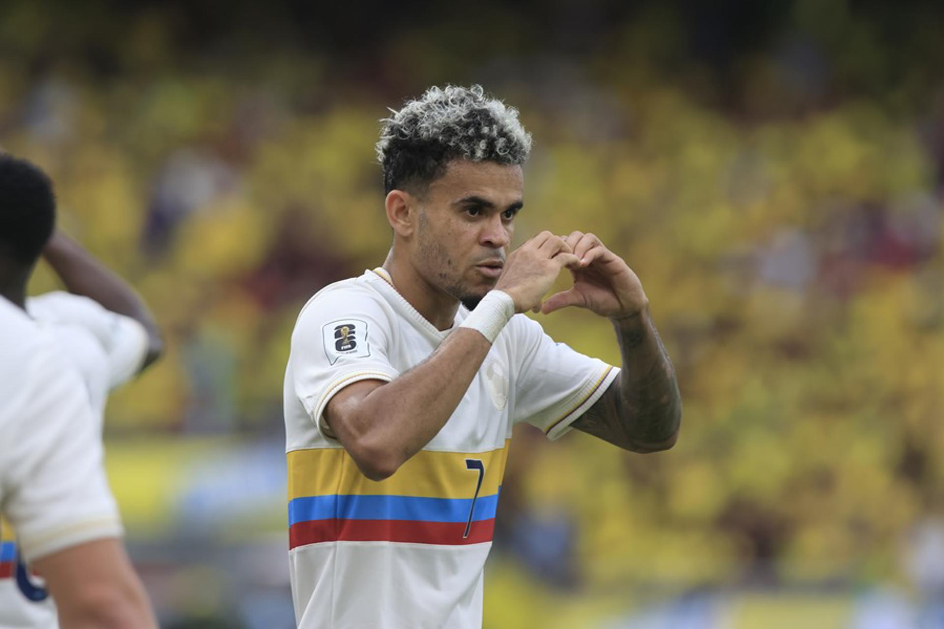 Luis Díaz de Colombia celebra un gol ante Chile en un partido de las eliminatorias sudamericanas para el Mundial 2026. EFE/ Ricardo Maldonado Rozo