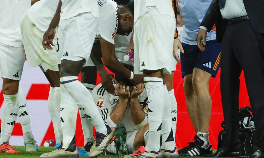 Foto de archivo del defensa del Real Madrid Dani Carvajal, lesionado durante el partido de la jornada 9 de LaLiga EA Sports que disputaron Real Madrid y Villarreal en el estadio Santiago Bernabéu. EFE/Zipi Aragón