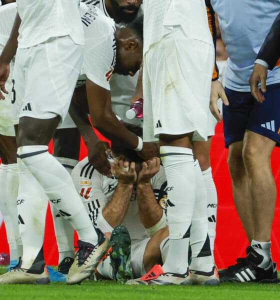 Foto de archivo del defensa del Real Madrid Dani Carvajal, lesionado durante el partido de la jornada 9 de LaLiga EA Sports que disputaron Real Madrid y Villarreal en el estadio Santiago Bernabéu. EFE/Zipi Aragón