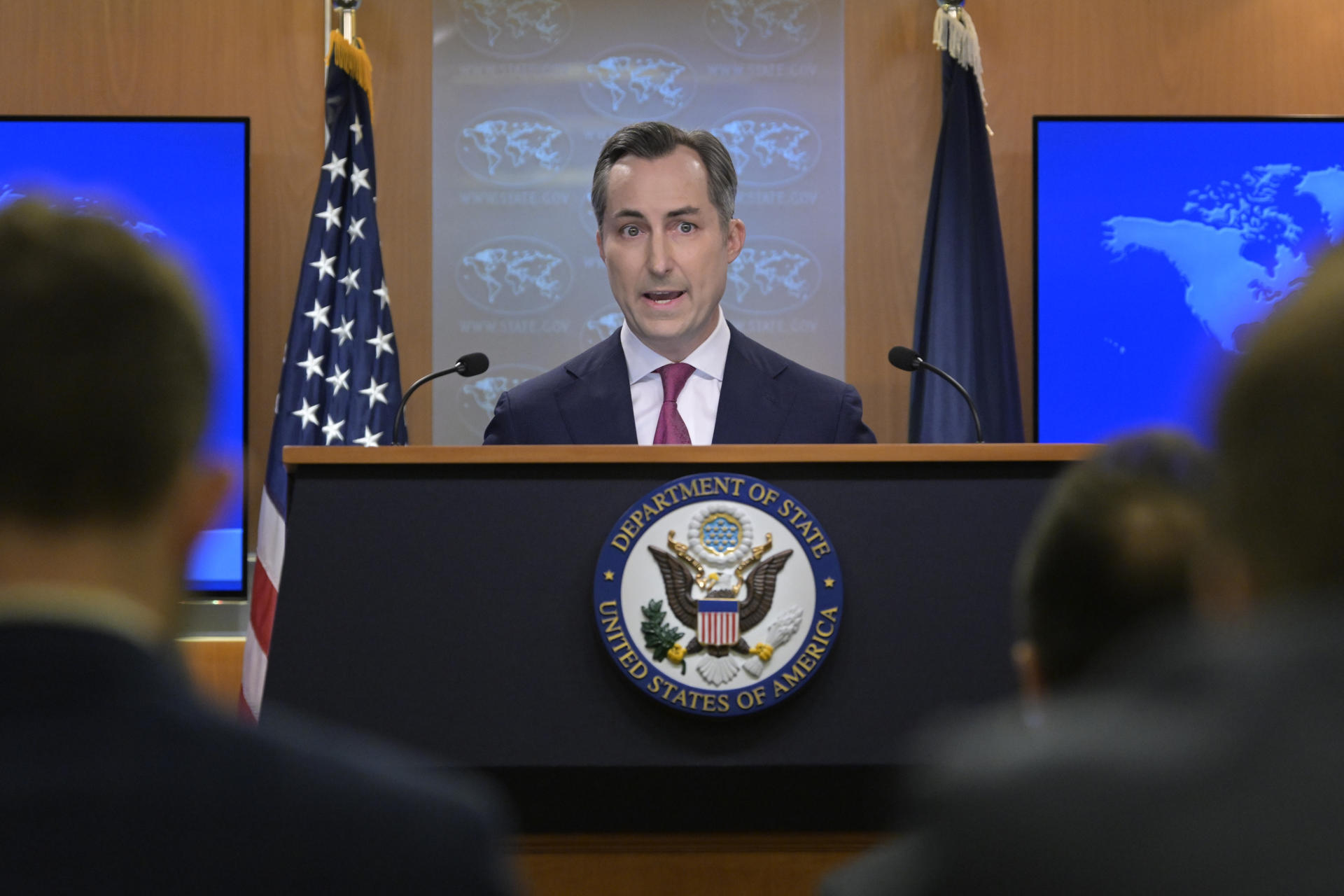 Imagen de archivo del portavoz del Departamento de Estado, Matthew Miller, hablando durante una rueda de prensa en la sede del Departamento de Estado en Washington (Estados Unidos). EFE/ Lenin Nolly