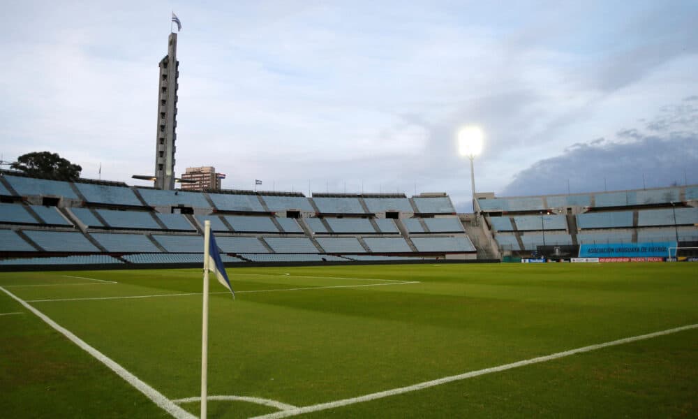 Foto de archivo del estadio Centenario. La Policía de Uruguay dijo que el histórico escenario brinda garantías para que el Peñarol-Botafogo de la semifinal de la Libertadores se juegue con público visitante. EFE/ Mariana Greif ARCHIVO