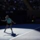 La española Cristina Bucsa golpea de derecha durante su partido de cuarta ronda de individuales femenino contra la checa Karolina Muchova en el Abierto de China en Pekín. EFE/EPA/ANDRÉS MARTÍNEZ CASARES