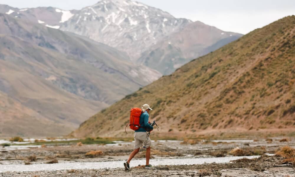 Fotografía de un turista en Mendoza (Argentina). EFE/ Juan Ignacio Roncoroni