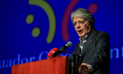 El expresidente de Ecuador Guillermo Lasso, (2021-2023) habla durante la presentación de la Fundación Ecuador Crece Contigo este martes, en Quito (Ecuador). EFE/ José Jácome