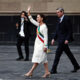 La presidenta de México, Claudia Sheinbaum se encamina junto con su esposo Jesús María Tarriba (d) para participa en la ceremonia de entrega del Bastón de Mando por parte de los representantes de los pueblos indígenas, este martes en Ciudad de México (México). EFE/Sáshenka Gutiérrez