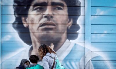 Fotografía de archivo de un mural de Diego Maradona. EFE/Juan Ignacio Roncoroni