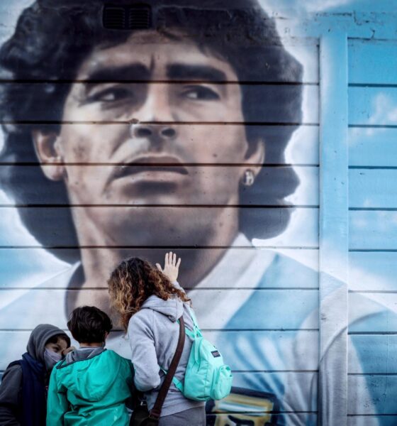 Fotografía de archivo de un mural de Diego Maradona. EFE/Juan Ignacio Roncoroni