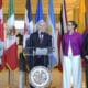 El Secretario General de la OEA, Luis Almagro (c), habla junto a la representante permanente de República Dominicana ante la Organización de los Estados Americanos (OEA), Mayerlyn Cordero, durante la inauguración de la exposición 'Cumbre de las Américas: 30 años en imágenes' este viernes, en la sede de la Organización de los Estados Americanos (OEA) en Washington (EE. UU). EFE/Lenin Nolly