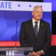 El gobernador de Minnesota y candidato demócrata a la vicepresidencia, Tim Walz, sonríe durante el debate vicepresidencial contra el candidato republicano a la vicepresidencia, JD Vance (no aparece en la imagen) en el CBS Broadcast Center en Nueva York, EE. UU., el 1 de octubre de 2024EFE/EPA/Sarah Yenesel