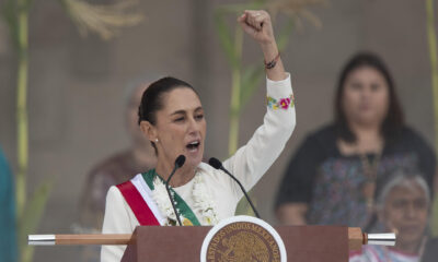 La presidenta de México, Claudia Sheinbaum, habla después de participar en la ceremonia de entrega del Bastón de Mando, por parte de los representantes de los pueblos indígenas, este martes en Ciudad de México (México). EFE/Isaac Esquivel