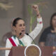 La presidenta de México, Claudia Sheinbaum, habla después de participar en la ceremonia de entrega del Bastón de Mando, por parte de los representantes de los pueblos indígenas, este martes en Ciudad de México (México). EFE/Isaac Esquivel