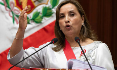 Fotografía de archivo del 28 de julio de 2024 de la presidenta de Perú, Dina Boluarte, durante un discurso ante el Parlamento en Lima (Perú). EFE/ Cristobal Bouroncle/POOL