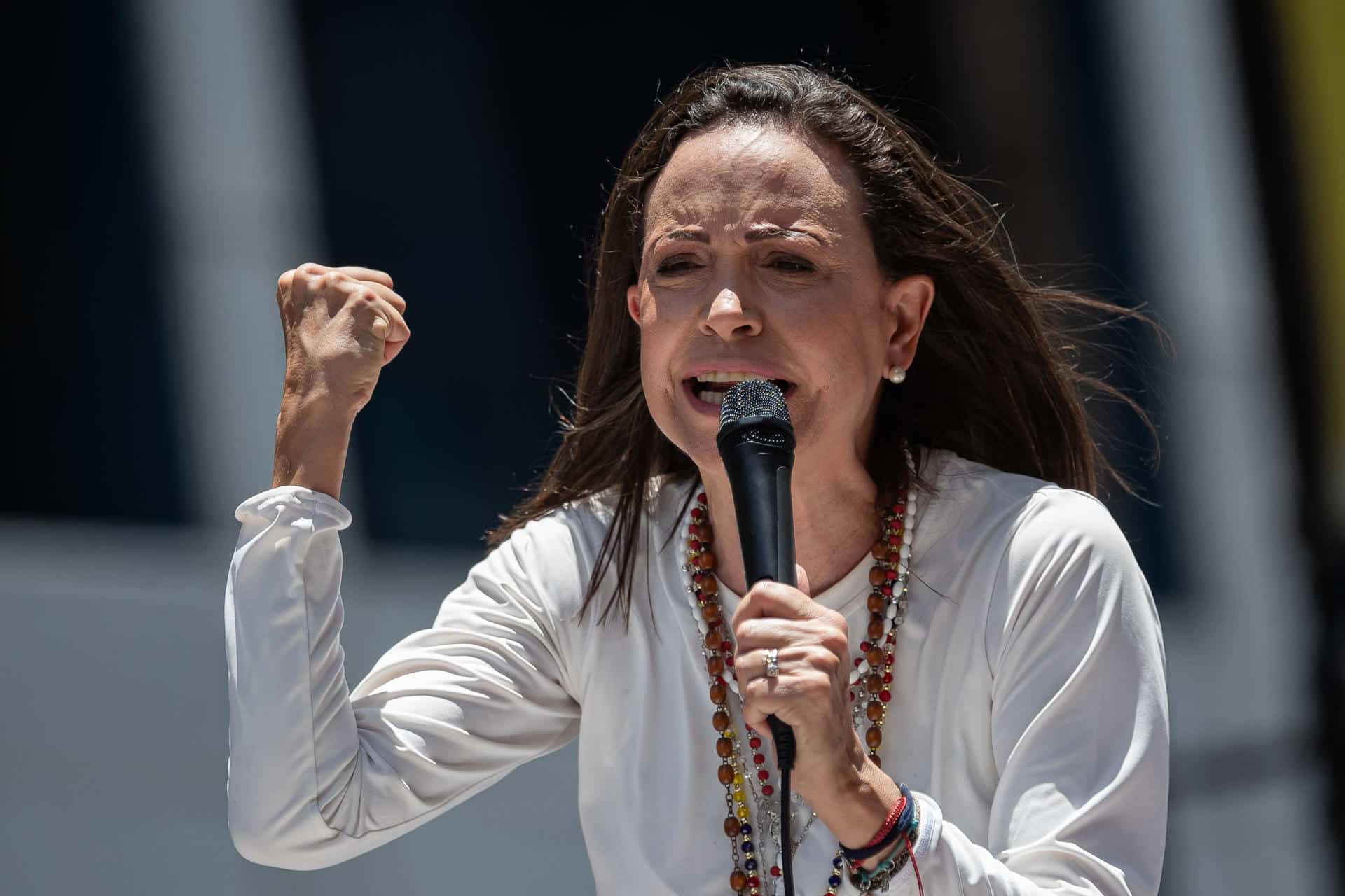 Fotografía de archivo del 28 de agosto de 2024 de la líder opositora venezolana María Corina Machado durante una manifestación en Caracas (Venezuela). 
 EFE/ Ronald Peña