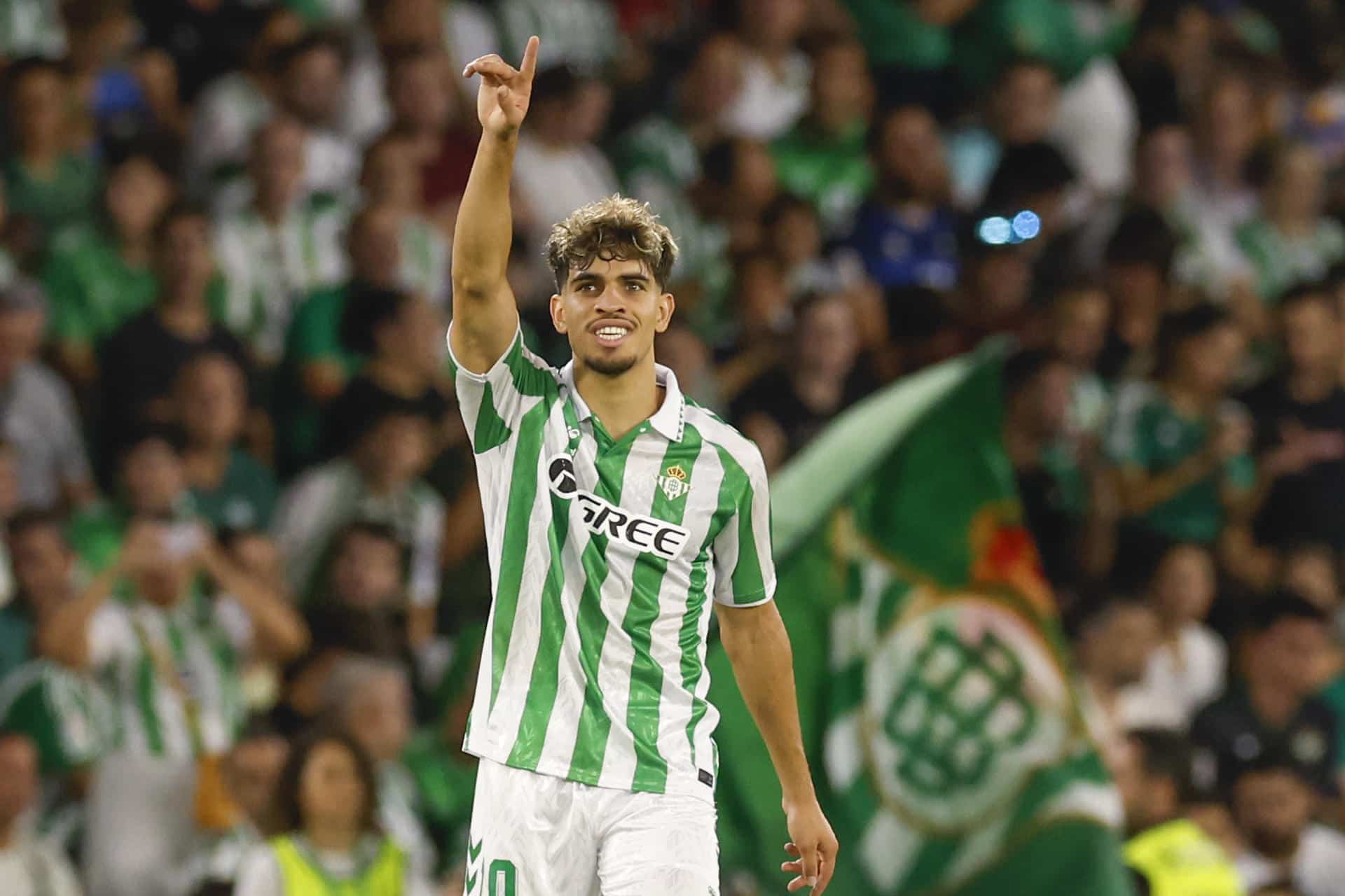 Fotografía de archivo del extremo del Real Betis Ez Abde (c). EFE/ Julio Muñoz