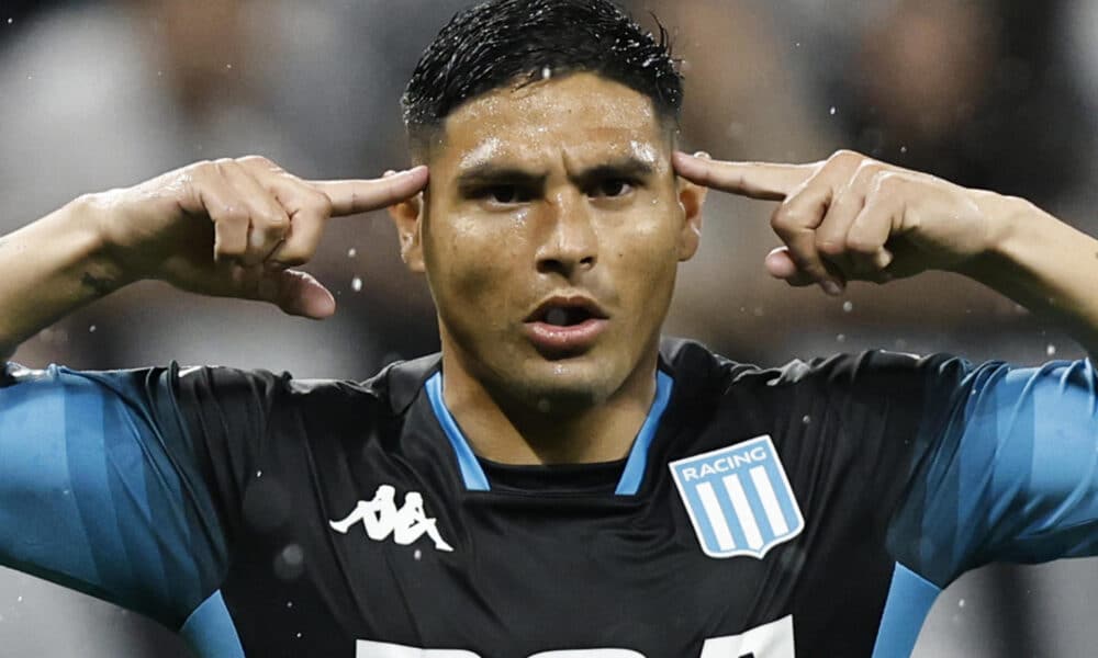 Maximiliano Salas, delantero de Racing de Argentina, fue registrado este jueves, 24 de octubre, al celebrar un gol que le anotó a Corinthians de Brasil, durante el partido de ida de esta llave semifinal de la Copa Sudamericana, en el estadio Neo Química Arena de Sao Paulo (Brasil). EFE/Isaac Fontana