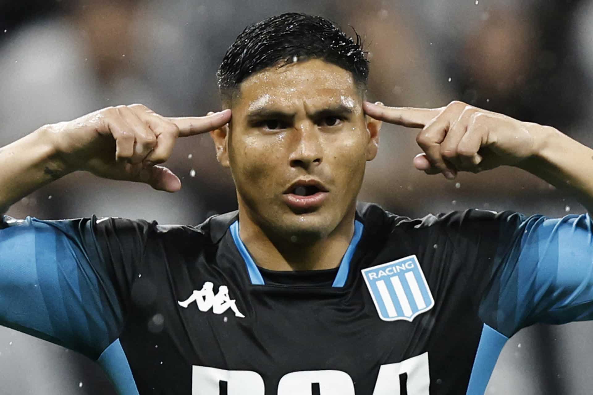 Maximiliano Salas, delantero de Racing de Argentina, fue registrado este jueves, 24 de octubre, al celebrar un gol que le anotó a Corinthians de Brasil, durante el partido de ida de esta llave semifinal de la Copa Sudamericana, en el estadio Neo Química Arena de Sao Paulo (Brasil). EFE/Isaac Fontana