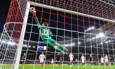 El potero del Stuttgart Alexander Nuebel concede el 1-1 durante el partido de la segunda jornada de la UEFA Champions League que han jugado VFB Stuttgart y Sparta Prague, en Stuttgart, Alemania. EFE/EPA/ANNA SZILAGYI