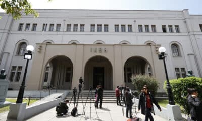 Fotografía de la fachada del liceo estudiantil Internado Nacional Barros Arana (INBA) este miércoles 23 de octubre de 2023 en Santiago (Chile). EFE/ Elvis González