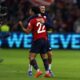 Tiago Santos (I) , del Lille, celebra el 1-0. EFE/EPA/MOHAMMED BADRA