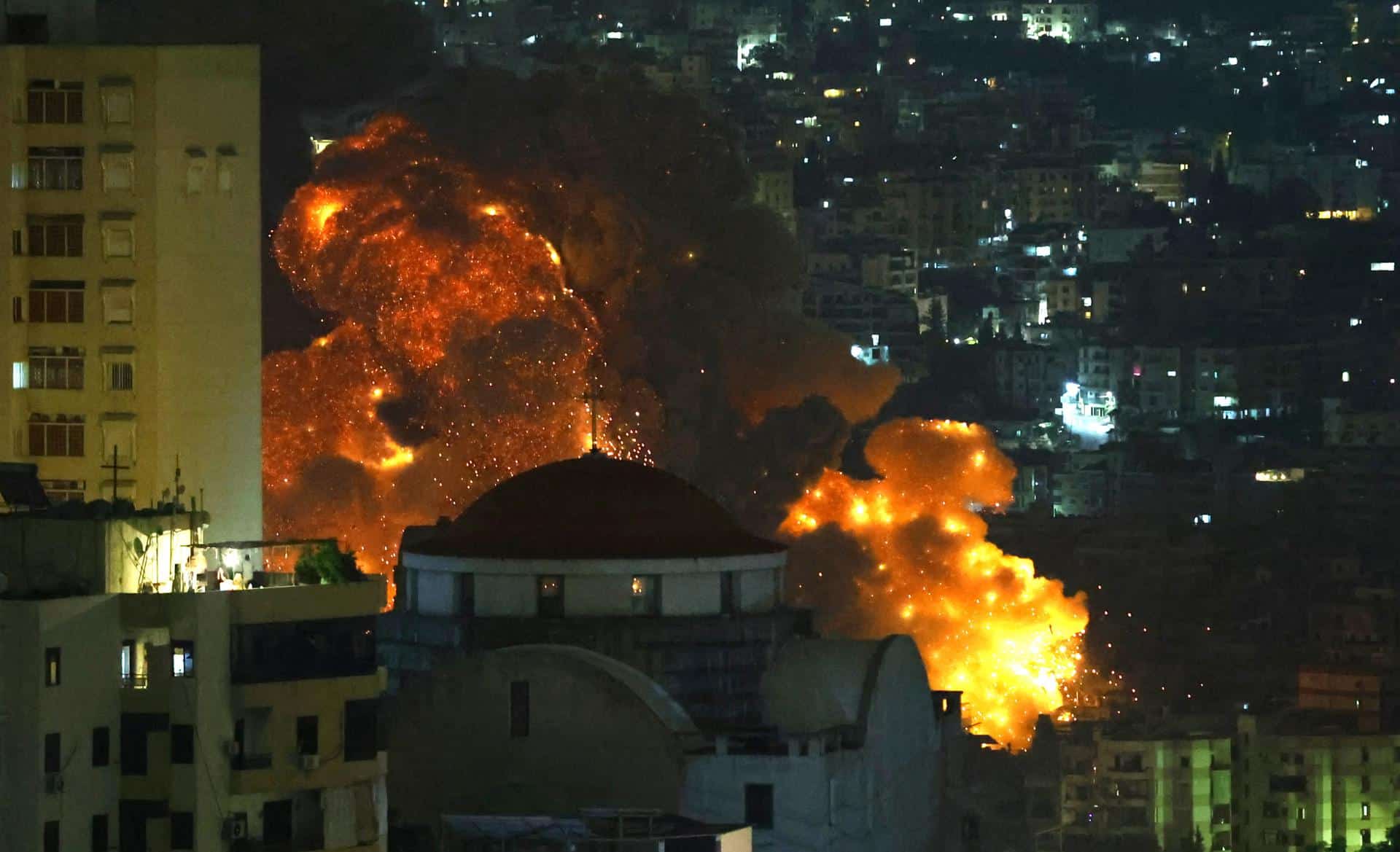 Foro de archivo de un bombardeo israelí en los suburbios beirutíes del Dahye. EFE/ Ugur Can