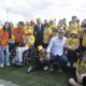 El presidente del FC Barcelona, Joan Laporta (c), durante su visita al Día de Puertas Abiertas de la Fundación Cruyff, de la que es uno de sus patronos, en el Complejo Deportivo Municipal La Mar Bella de Barcelona desde donde afirmó que el equipo "ha empezado bien" la temporada y que su nuevo entrenador, Hansi Flick, "no busca excusas".EFE/ Marta Pérez