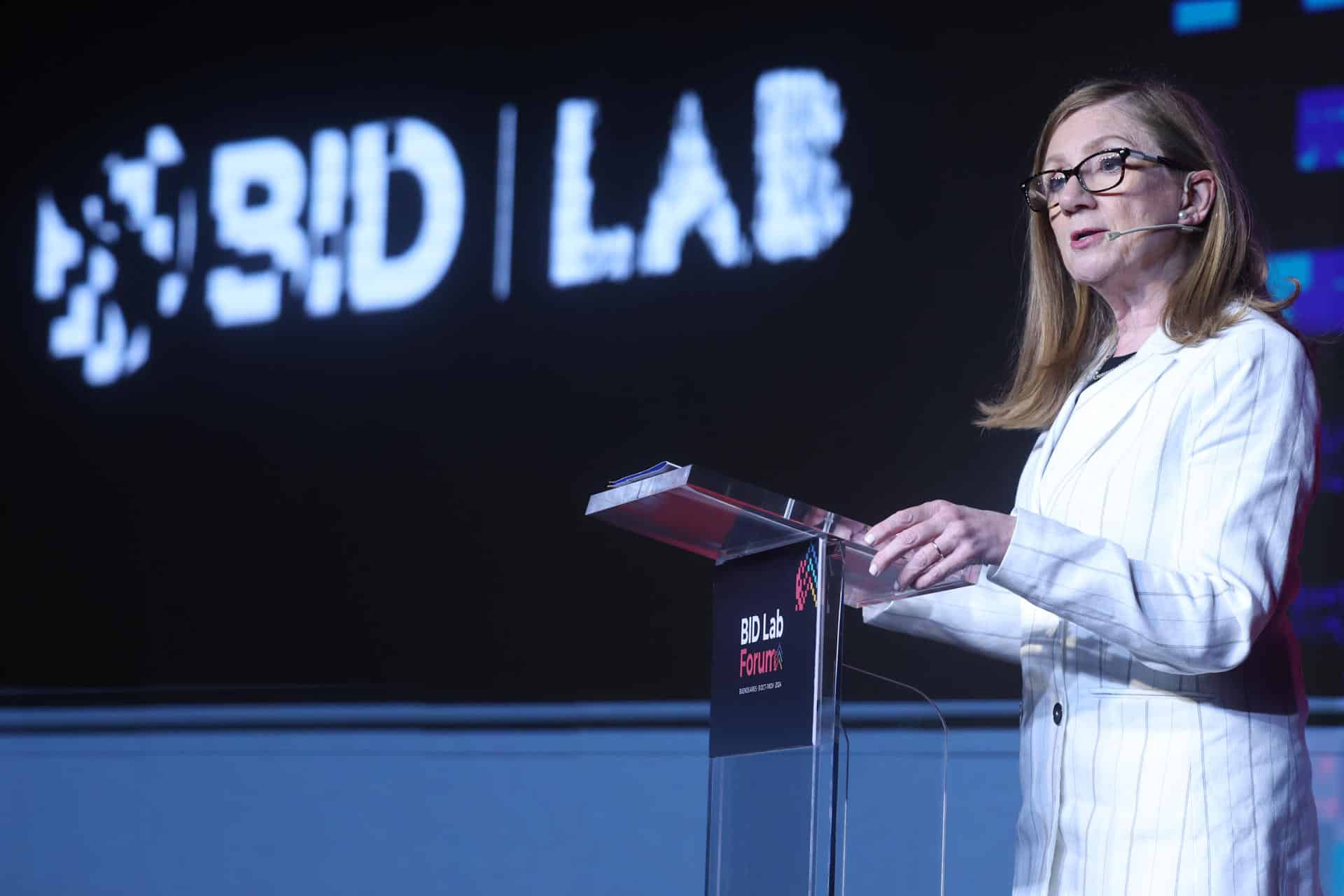 La vicepresidenta de Países del BID, Anabel González, habla durante la primera jornada del BID Latam Forum, en Buenos Aires (Argentina). EFE/ Juan Ignacio Roncoroni