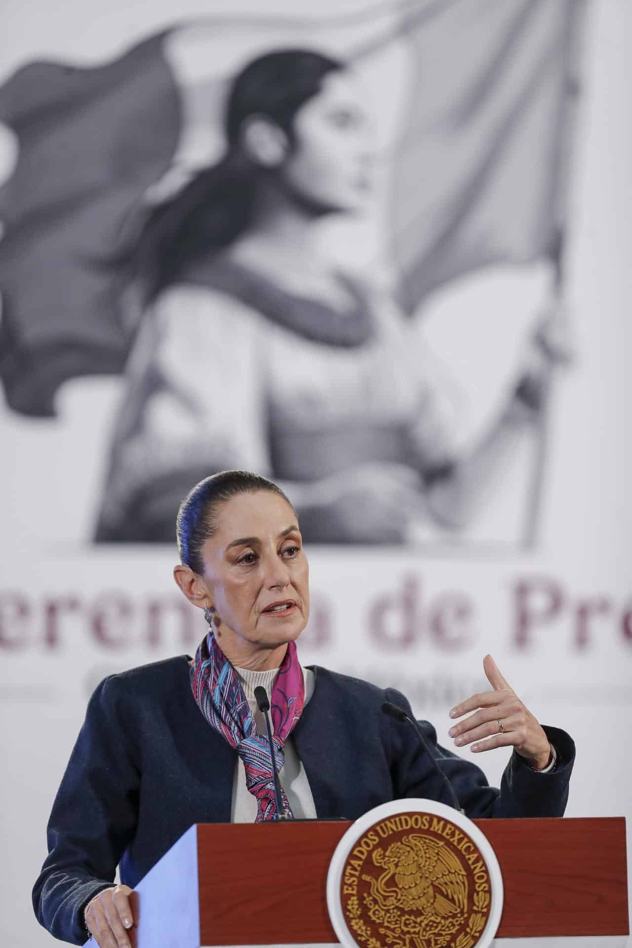 La presidente de México Claudia Sheinbaum, habla este miércoles durante una rueda en Palacio Nacional de la Ciudad de México (México). EFE/ Isaac Esquivel