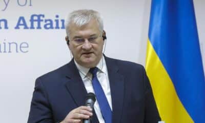 El ministro ucraniano de Asuntos Exteriores, Andrí Sibiga, durante una conferencia de prensa ofrecida en Kiev junto a su homólogo francés, Jean-Noël Barrot. EFE/EPA/Sergey Dolzhenko